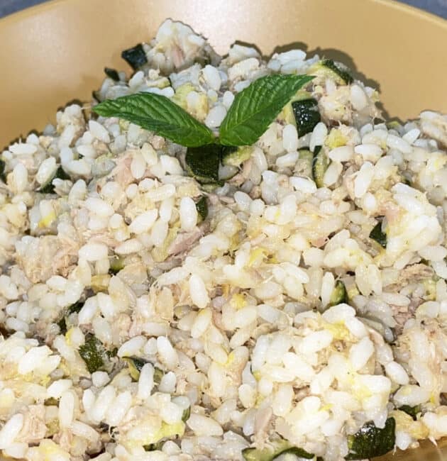 Insalata di riso tonno zucchine e limone