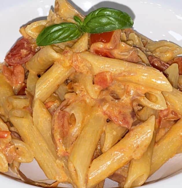 Pasta pomodorini, prosciutto crudi e philadelphia