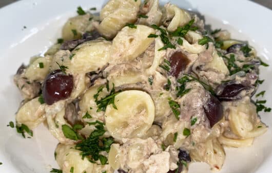 Pasta con tonno olive e philadelphia