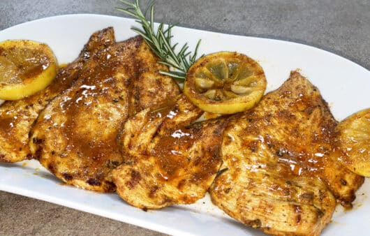 Pettp di pollo marinato alla piastra