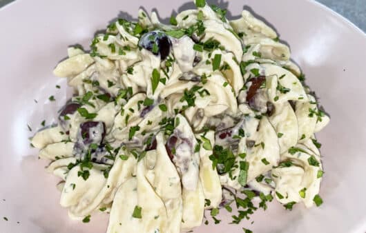 Pasta tonnata con olive