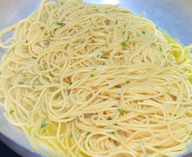 Spaghetti aglio olio e peperoncino veloci veloci