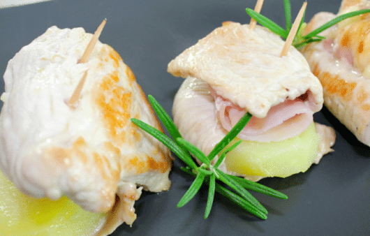 Fagottini di petto di pollo con patate formaggio e prosciutto cotto o pancetta