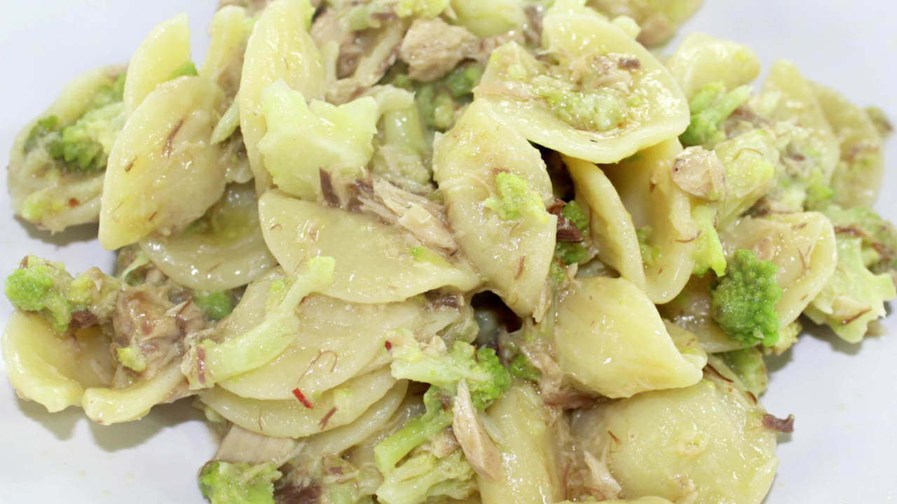 Pasta broccoletti e sgombro in scatola