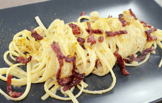 Pasta crema di ceci e pancetta croccante