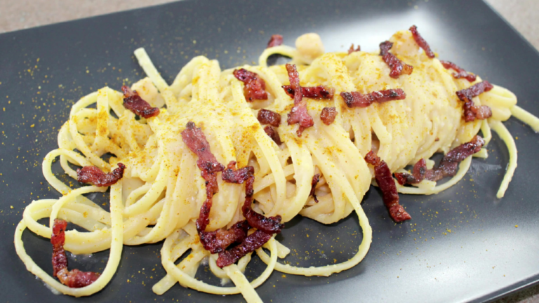 Pasta crema di ceci e pancetta croccante | Carlo Gaiano