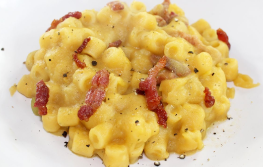 Pasta e patate con pancetta croccante