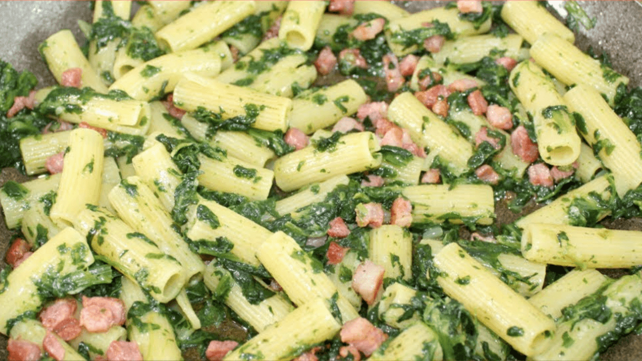 Pasta spinaci e pancetta croccante