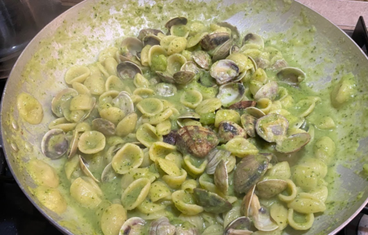 Pasta vongole e broccoletti
