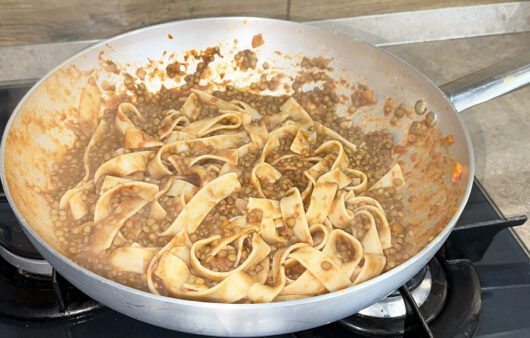 Pasta con ragù di lenticchie