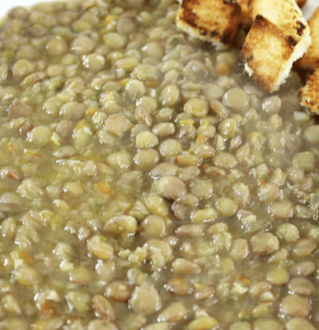 Zuppa di lenticchie con crostini
