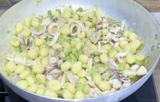 Gnocchetti fave e calamari