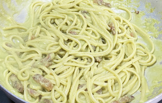 Linguine crema di fave e guanciale croccante
