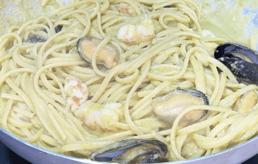 Linguine fave, cozze e gamberoni