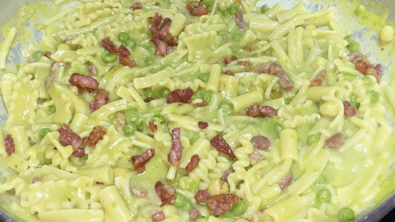 Pasta crema di piselli e ceci con pancetta croccante | Carlo Gaiano