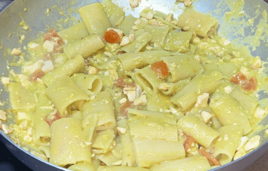 Pasta vodka, salmone e crema di asparagi