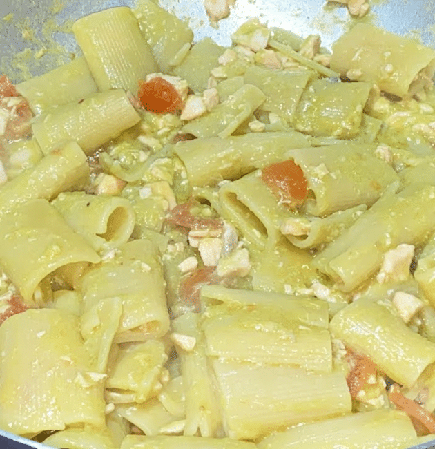 Pasta vodka, salmone e crema di asparagi