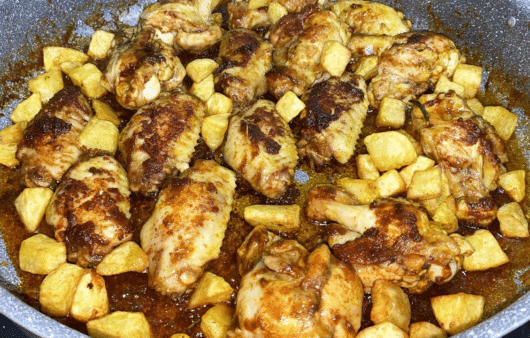 Ali di pollo alla birra e paprika cotte in padella