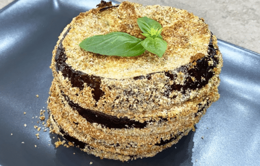 Medaglioni di melanzane dal cuore ripieno di formaggio filante