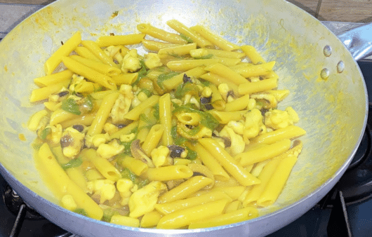 Pasta moscardini, zafferano e fiori di zucca