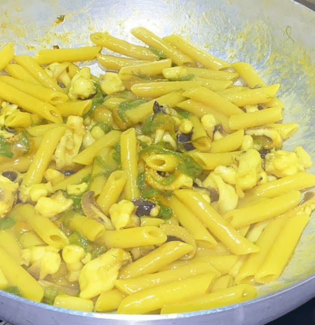 Pasta moscardini, zafferano e fiori di zucca