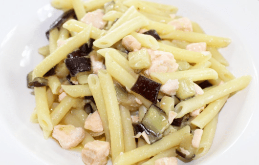 Pasta salmone e melanzane in bianco