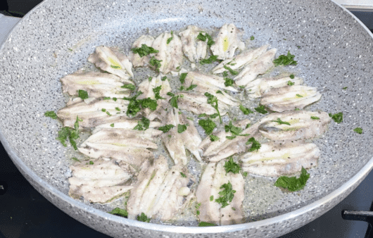 Alici alla marinara in padella