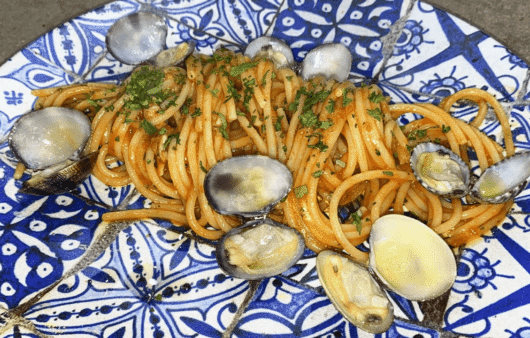 Spaghetti alle vongole col sugo