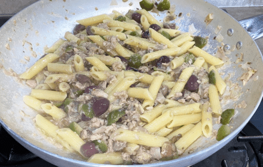 Pasta con tonno e olive