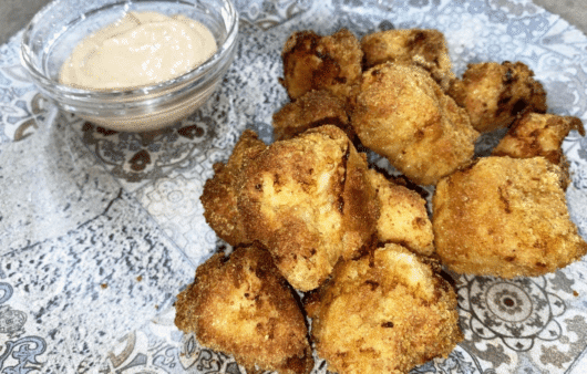 Bocconcini di pollo in friggitrice ad aria con salsina speciale