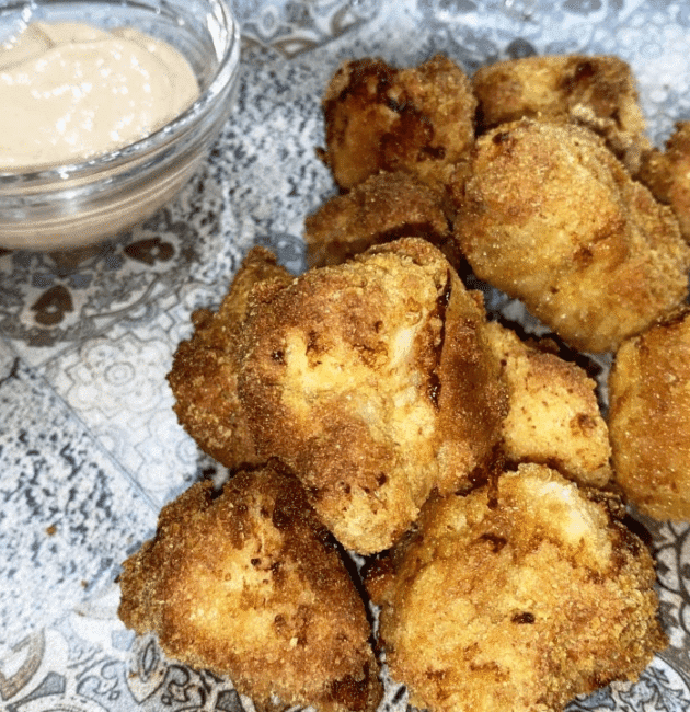 Bocconcini di pollo in friggitrice ad aria con salsina speciale