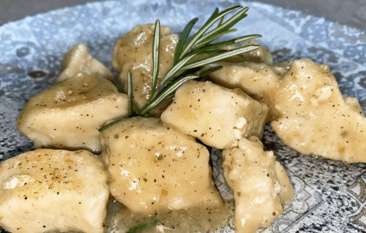Bocconcini di pollo sabbiosi e cremosi