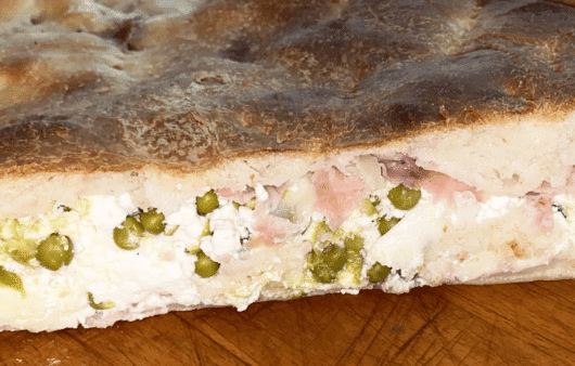 Pizza rustica ricotta piselli cotto e scamorza