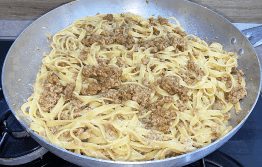 Tagliatelle con ragù bianco