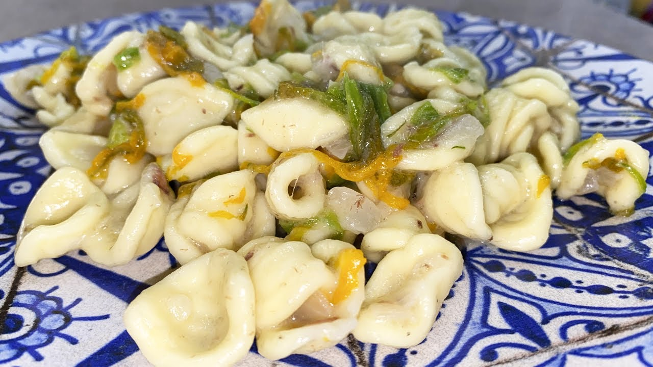 Orecchiette burro, acciughe e fiori di zucca