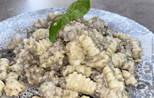 Pasta crema di melanzane, salsiccia e philadelphia