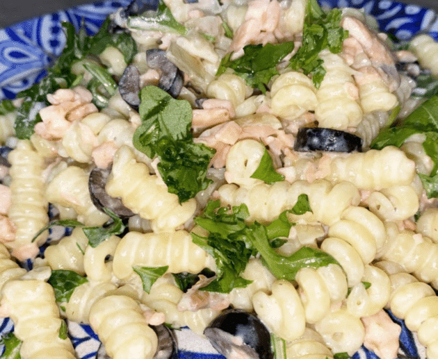 Pasta salmone affumicato, rucola, olive e Philadelphia