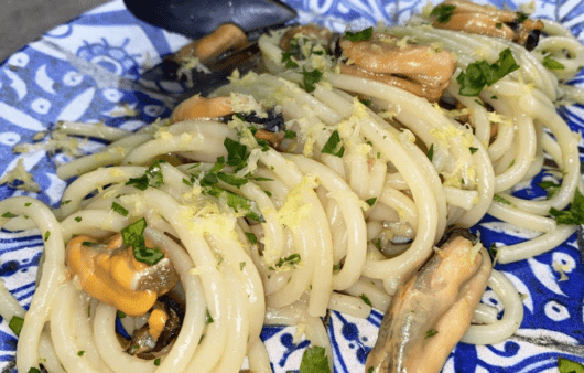 Spaghetti cozze, birra e limone