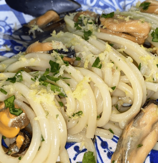 Spaghetti cozze, birra e limone
