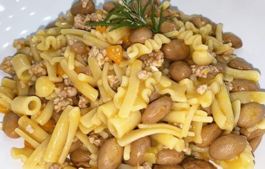 Pasta e fagioli con salsiccia