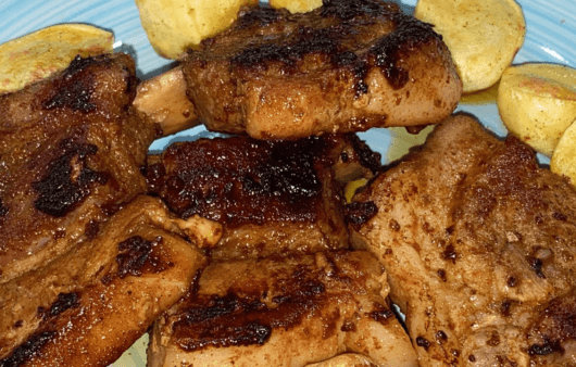 Costine di maiale con vino bianco e paprika