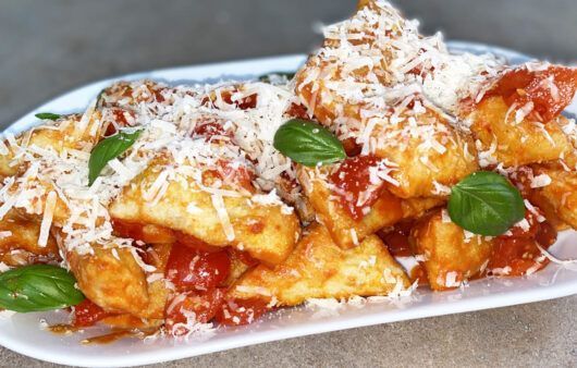 Scazzuoppoli napoletani con pomodoro e parmigiano