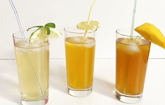 Tè alla pesca, tè al limone e tè verde alla menta freddi fatti in casa