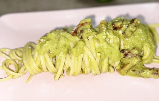 Linguine crema di peperoni verdi e pancetta croccante