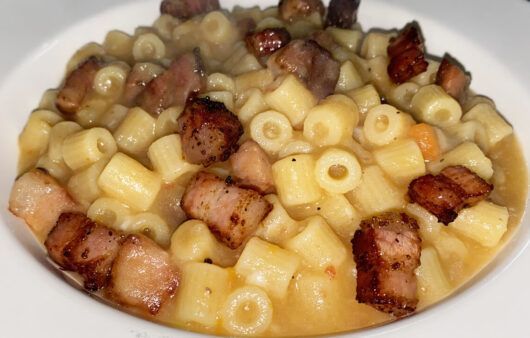 Pasta e patate cremosa con pancetta