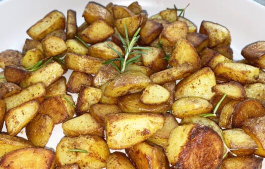 Patate con la buccia in padella