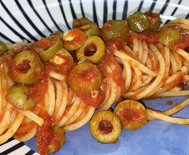 Spaghetti pomodoro e olive