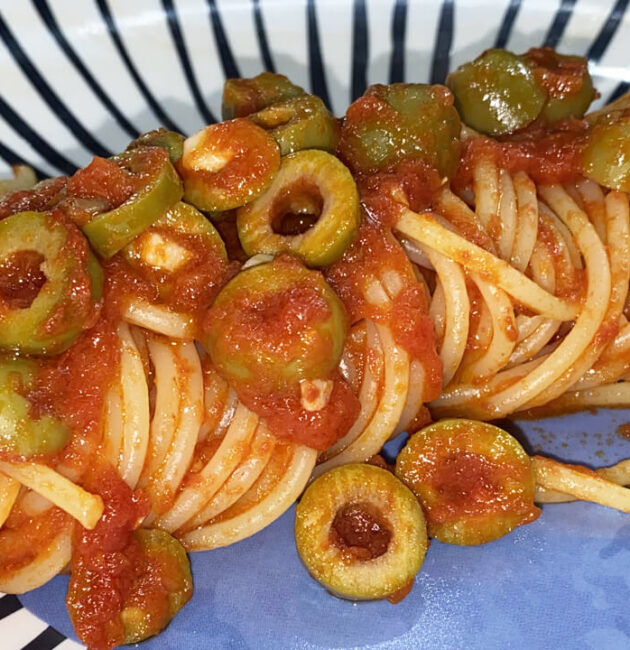 Spaghetti pomodoro e olive
