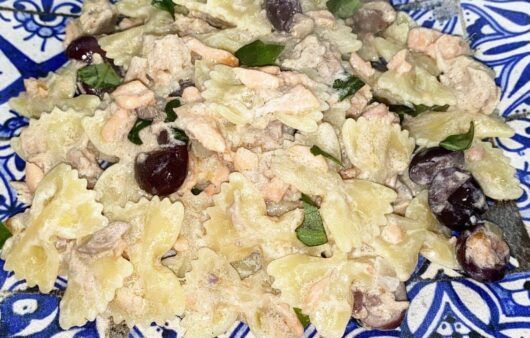 Farfalle salmone affumicato, tonno e olive