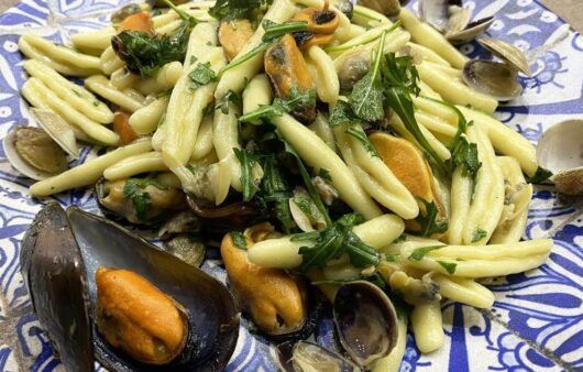 Fusilli cozze, lupini e rucola